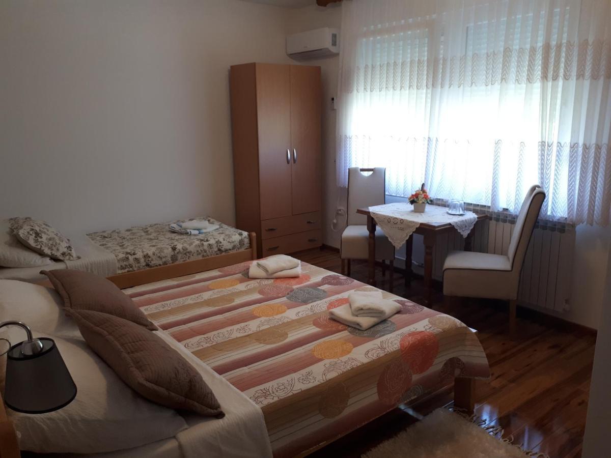 Guest House Family Varda Plitvice Lakes Plitvička Jezera Екстериор снимка