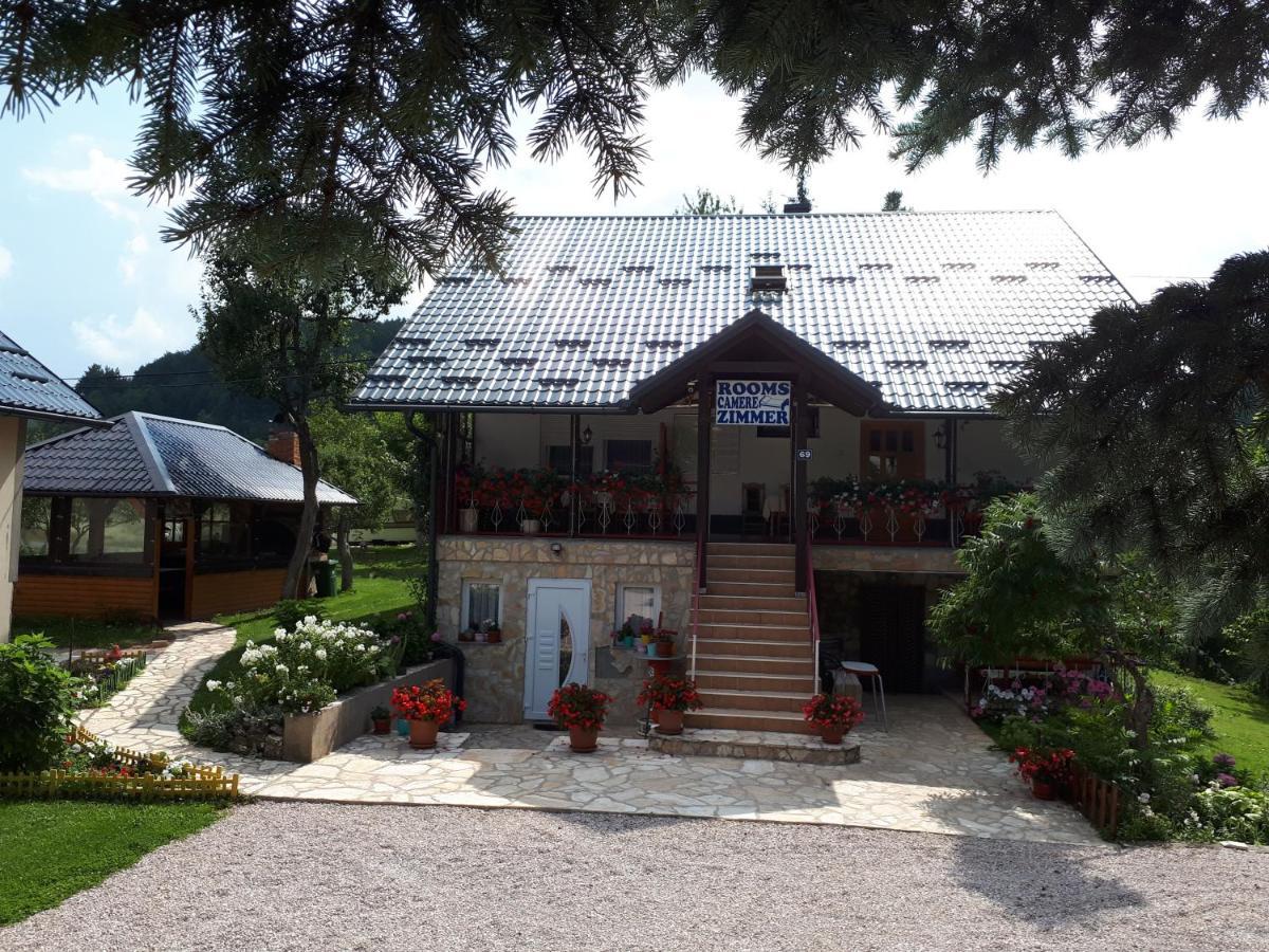 Guest House Family Varda Plitvice Lakes Plitvička Jezera Екстериор снимка