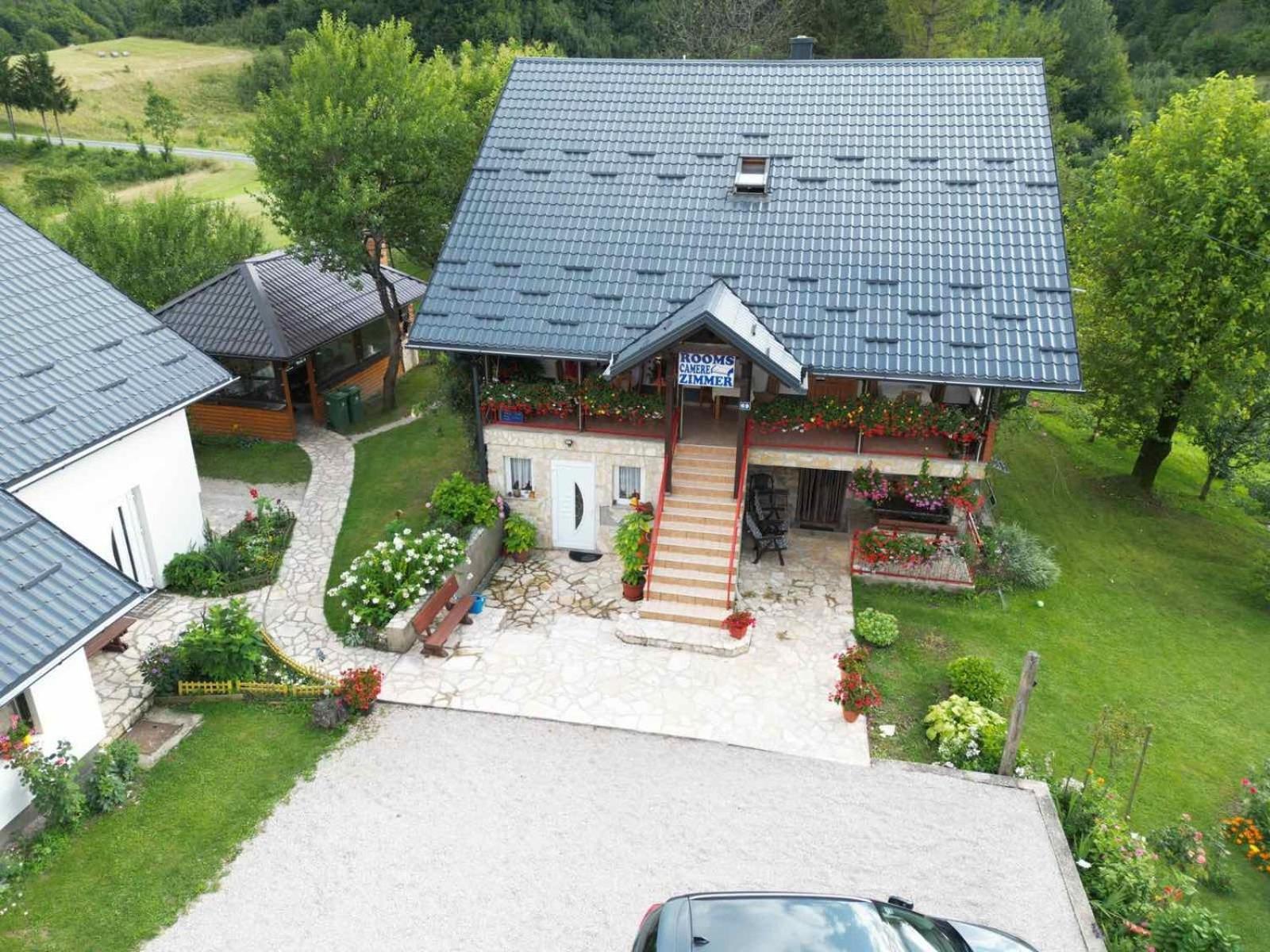 Guest House Family Varda Plitvice Lakes Plitvička Jezera Екстериор снимка