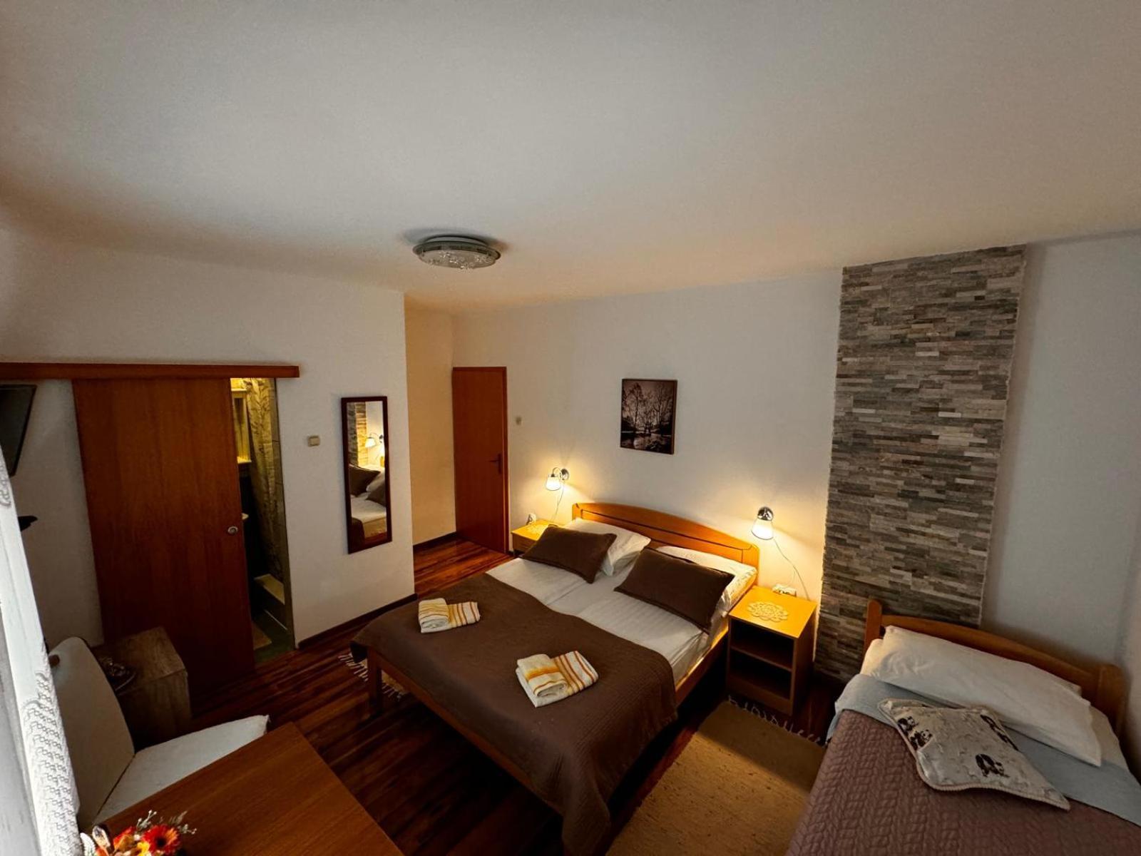 Guest House Family Varda Plitvice Lakes Plitvička Jezera Екстериор снимка