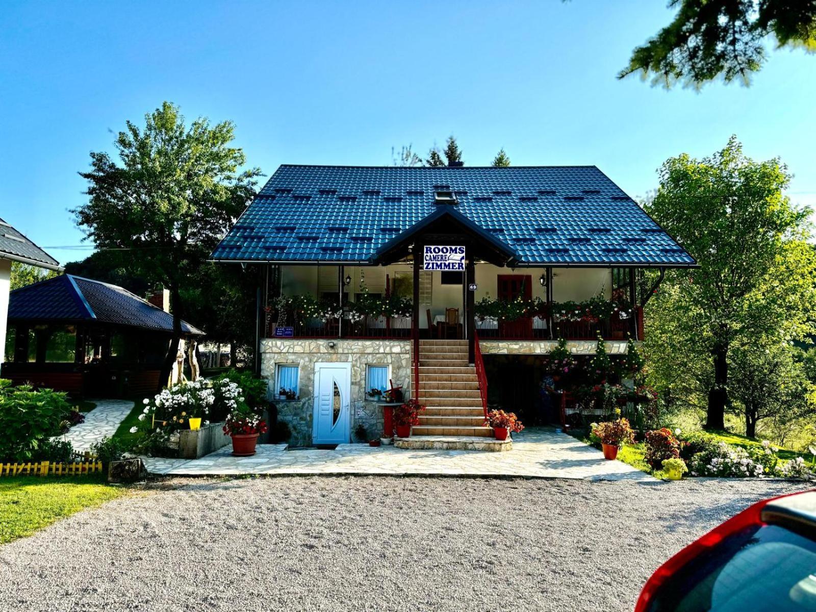 Guest House Family Varda Plitvice Lakes Plitvička Jezera Екстериор снимка