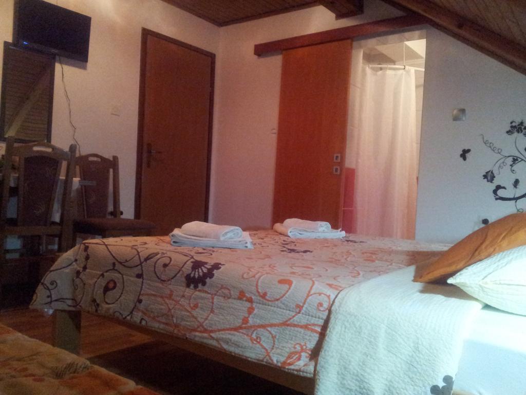 Guest House Family Varda Plitvice Lakes Plitvička Jezera Екстериор снимка