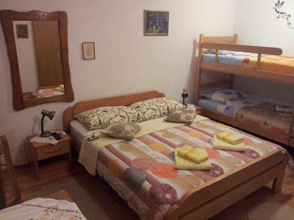 Guest House Family Varda Plitvice Lakes Plitvička Jezera Екстериор снимка