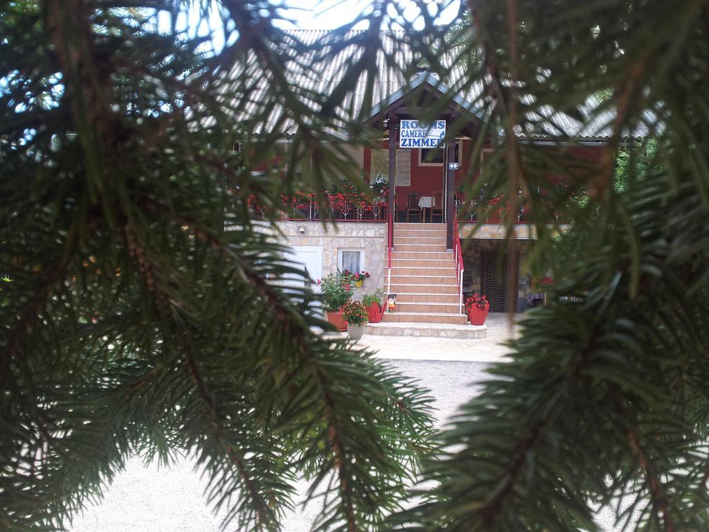 Guest House Family Varda Plitvice Lakes Plitvička Jezera Екстериор снимка